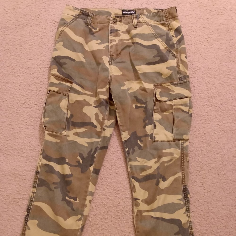 Camo print pants Dolls Kill (Momokrom)
